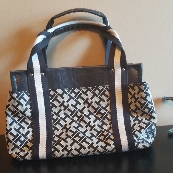 Tommy Hilfiger Purse - Picture 2 of 7